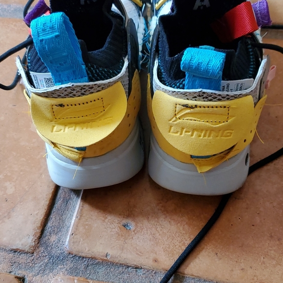 Li-ning NWT FLASH $139 (EACH) - Picture 4 of 9
